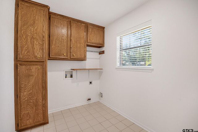 1302 Larkspur Lane, Tyler, TX 75703
