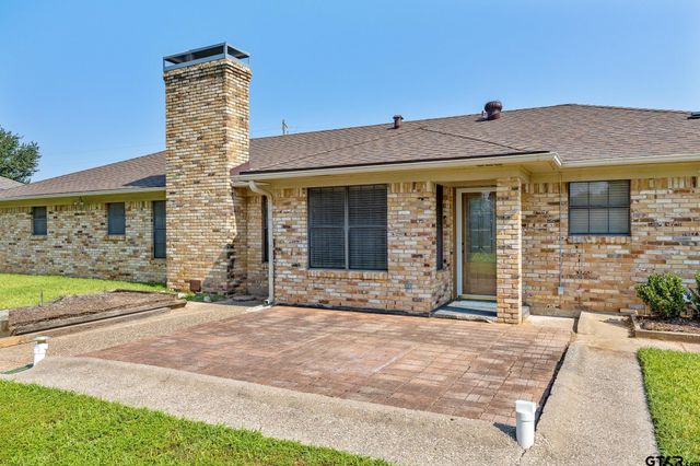 1302 Larkspur Lane, Tyler, TX 75703