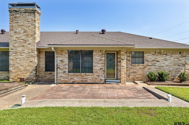 1302 Larkspur Lane, Tyler, TX 75703