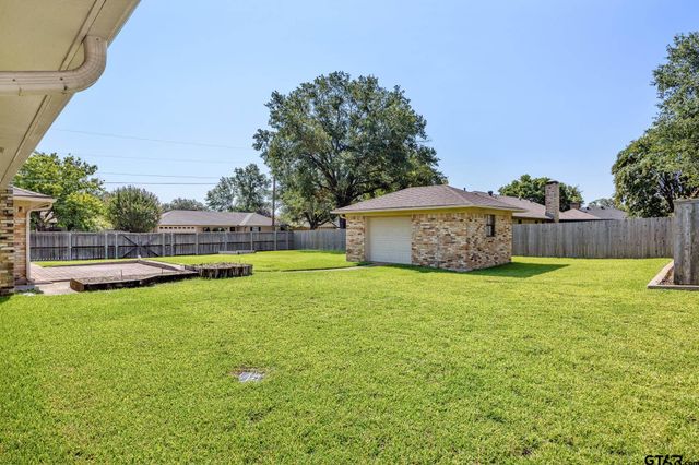 1302 Larkspur Lane, Tyler, TX 75703