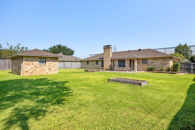 1302 Larkspur Lane, Tyler, TX 75703