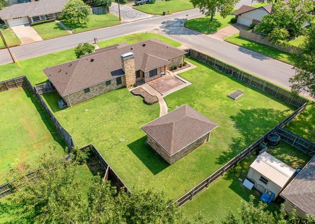 1302 Larkspur Lane, Tyler, TX 75703