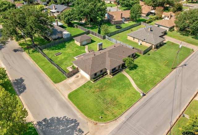 1302 Larkspur Lane, Tyler, TX 75703