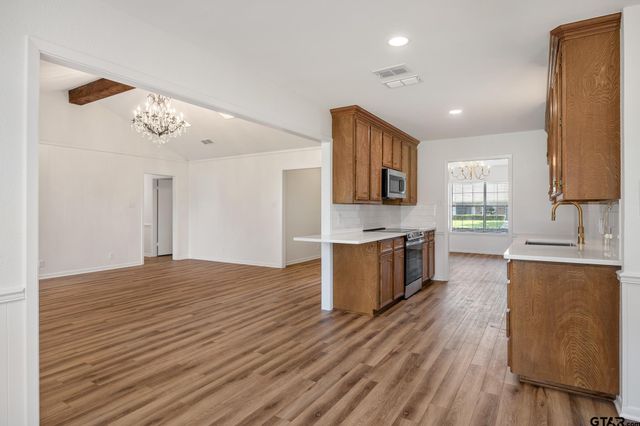 1302 Larkspur Lane, Tyler, TX 75703