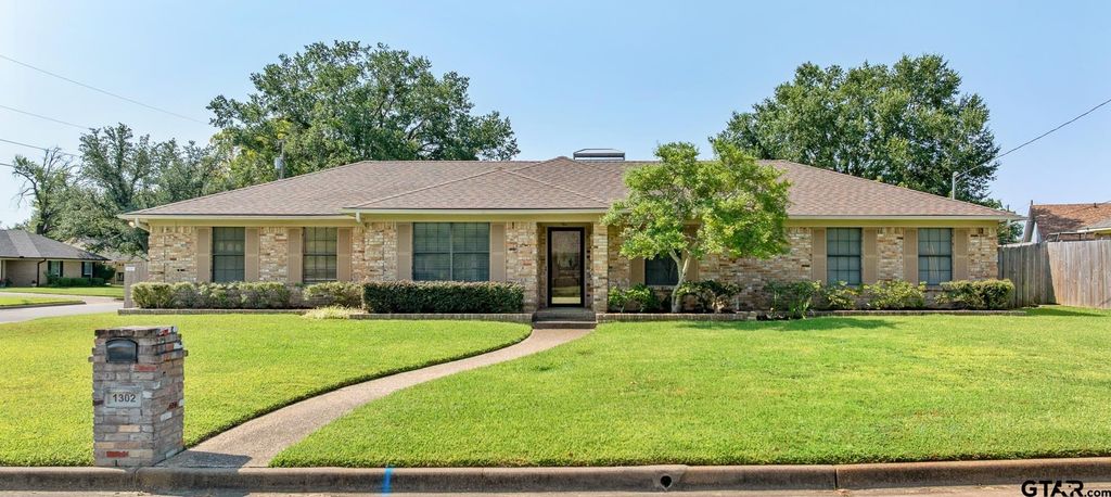 1302 Larkspur Lane, Tyler, TX 75703
