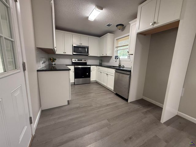 1418 Parkway Drive, Perry, GA 31069