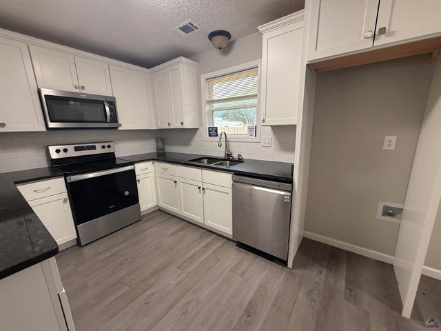 1418 Parkway Drive, Perry, GA 31069