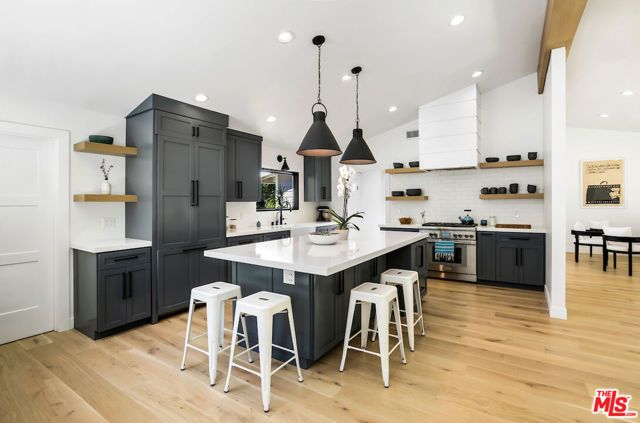 935 N Kenter Avenue, Los Angeles, CA 90049