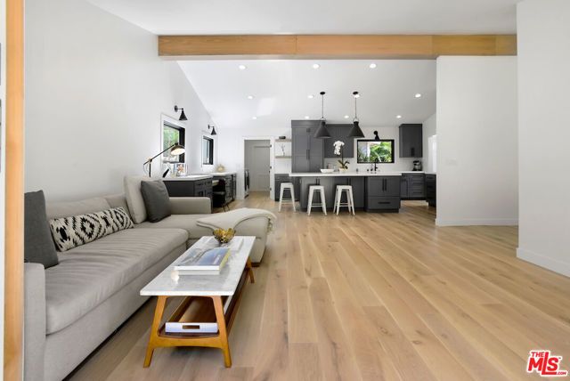 935 N Kenter Avenue, Los Angeles, CA 90049