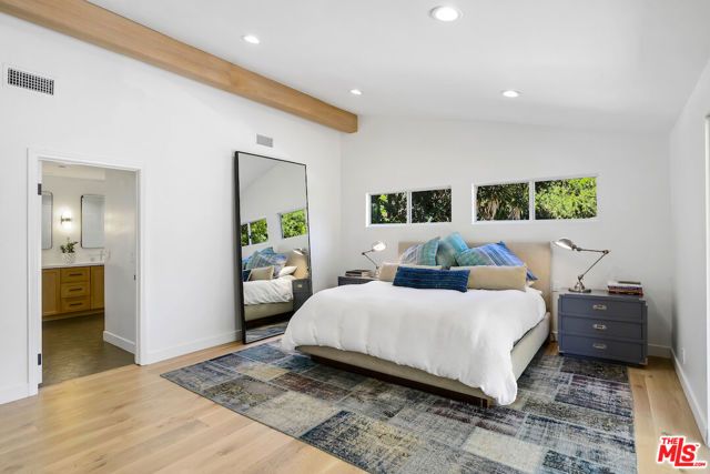 935 N Kenter Avenue, Los Angeles, CA 90049
