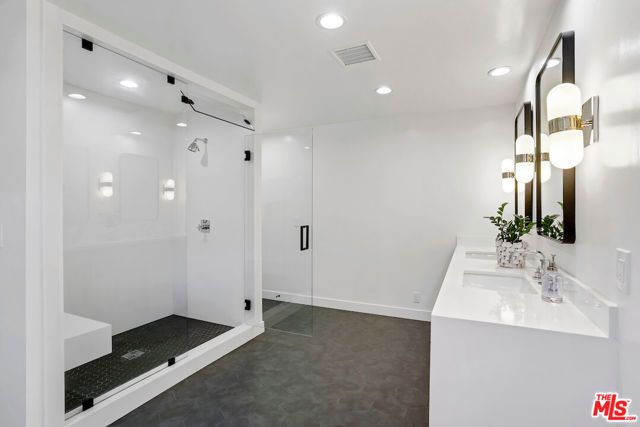 935 N Kenter Avenue, Los Angeles, CA 90049