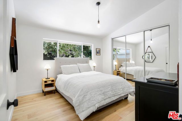 935 N Kenter Avenue, Los Angeles, CA 90049