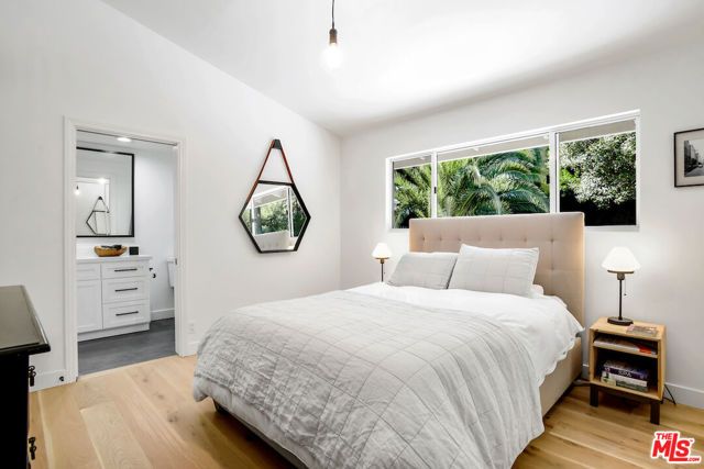 935 N Kenter Avenue, Los Angeles, CA 90049