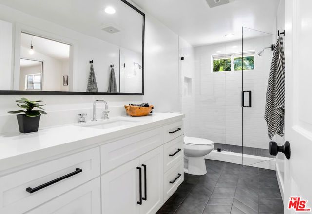 935 N Kenter Avenue, Los Angeles, CA 90049
