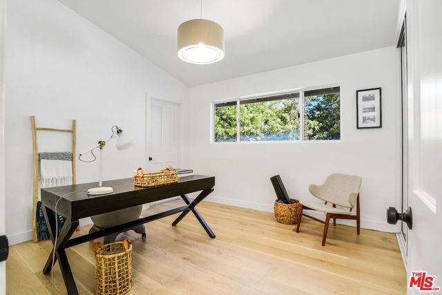 935 N Kenter Avenue, Los Angeles, CA 90049