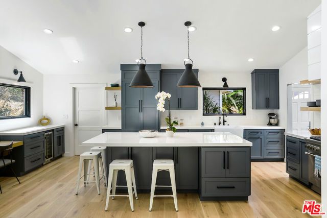 935 N Kenter Avenue, Los Angeles, CA 90049