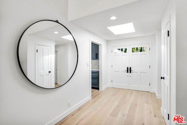 935 N Kenter Avenue, Los Angeles, CA 90049