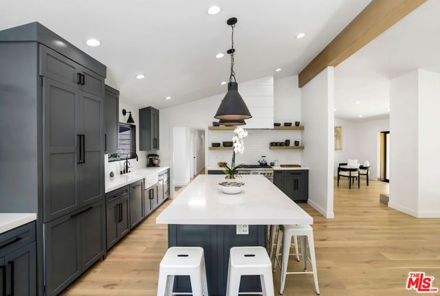935 N Kenter Avenue, Los Angeles, CA 90049