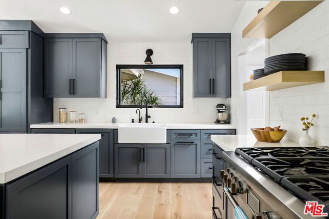 935 N Kenter Avenue, Los Angeles, CA 90049