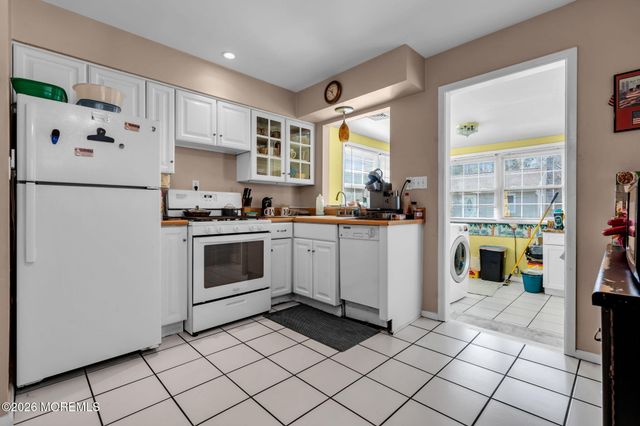 2 Castro Grove Drive, Toms River, NJ 08753