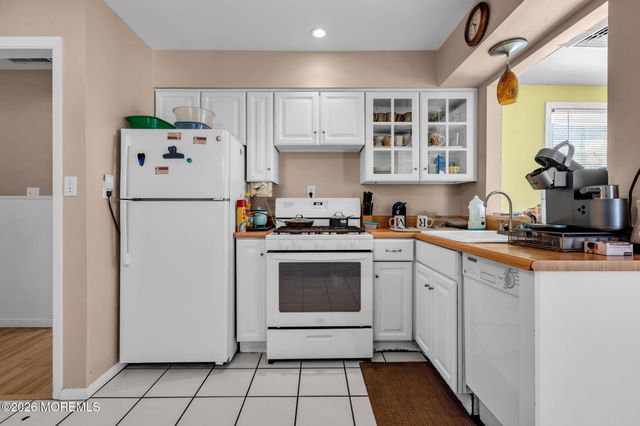 2 Castro Grove Drive, Toms River, NJ 08753