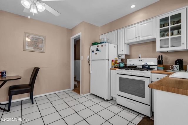 2 Castro Grove Drive, Toms River, NJ 08753