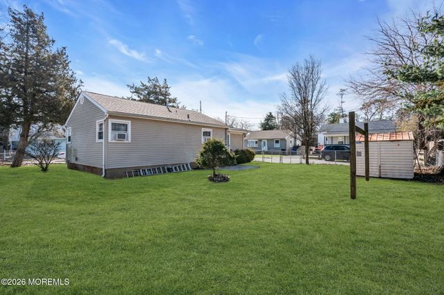 2 Castro Grove Drive, Toms River, NJ 08753