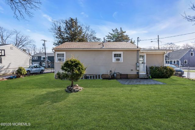 2 Castro Grove Drive, Toms River, NJ 08753