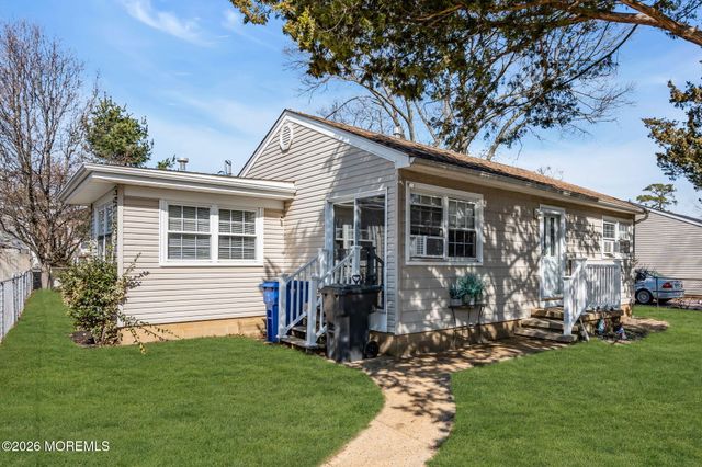 2 Castro Grove Drive, Toms River, NJ 08753