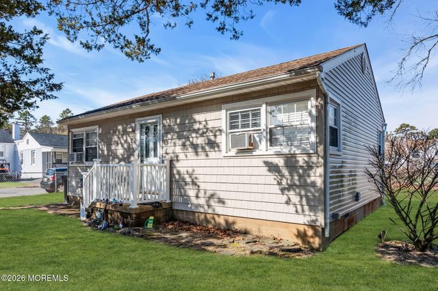 2 Castro Grove Drive, Toms River, NJ 08753