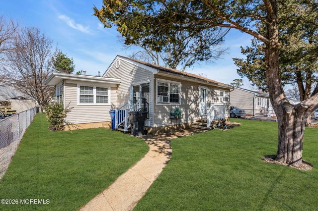 2 Castro Grove Drive, Toms River, NJ 08753