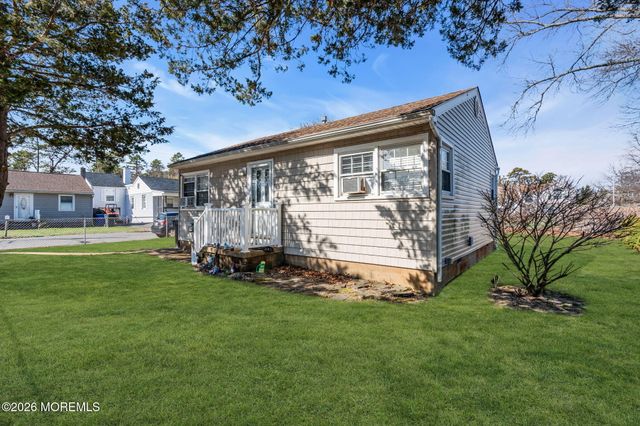 2 Castro Grove Drive, Toms River, NJ 08753