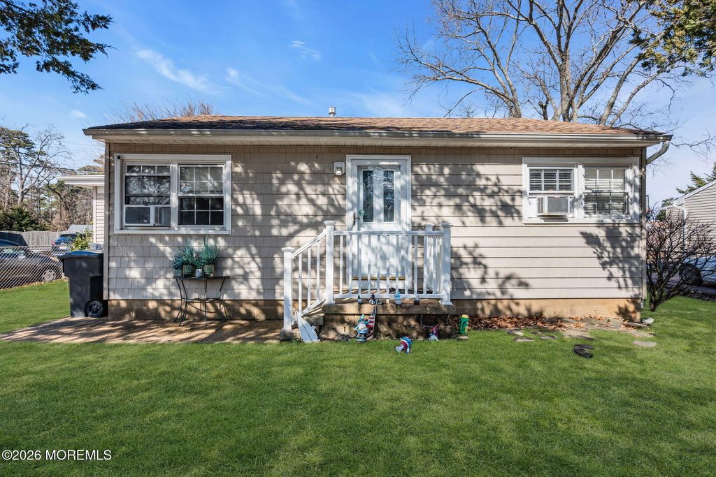 2 Castro Grove Drive, Toms River, NJ 08753