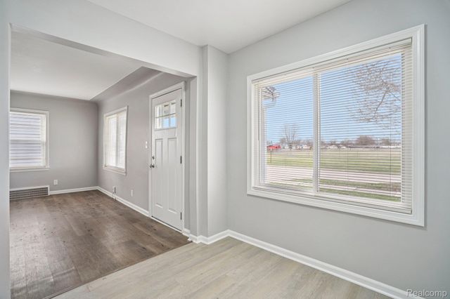 3963 S Hubbard Street, Wayne, MI 48184