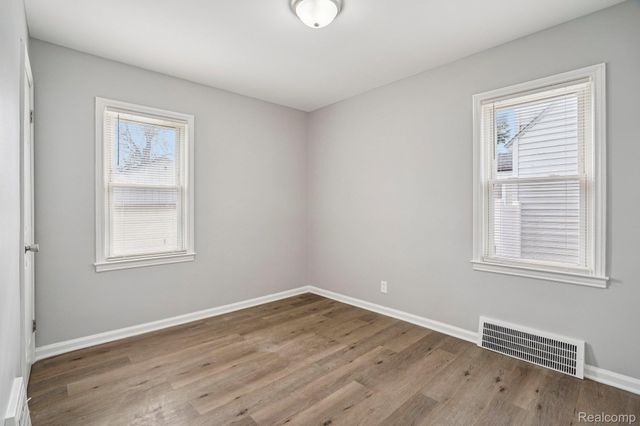 3963 S Hubbard Street, Wayne, MI 48184