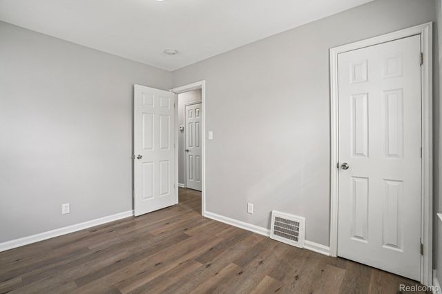 3963 S Hubbard Street, Wayne, MI 48184