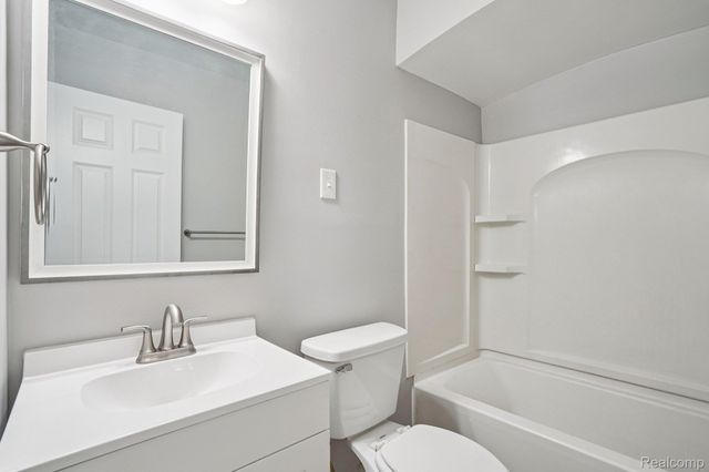 3963 S Hubbard Street, Wayne, MI 48184