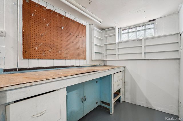 3963 S Hubbard Street, Wayne, MI 48184