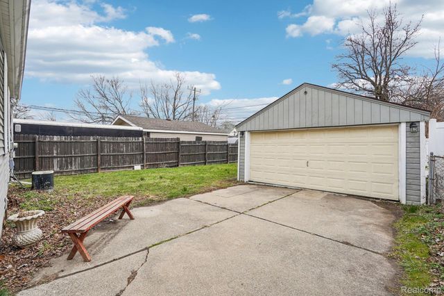 3963 S Hubbard Street, Wayne, MI 48184