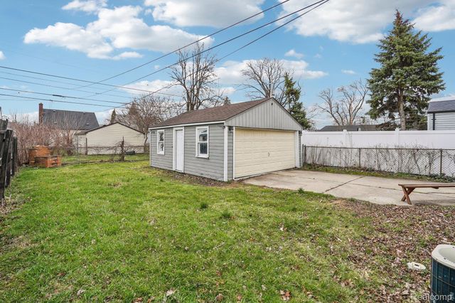 3963 S Hubbard Street, Wayne, MI 48184