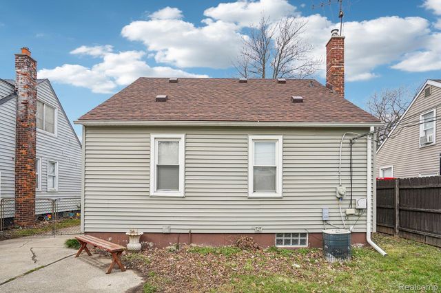 3963 S Hubbard Street, Wayne, MI 48184