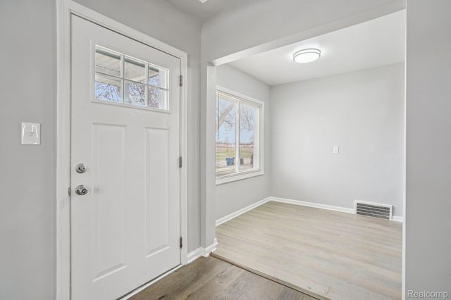 3963 S Hubbard Street, Wayne, MI 48184