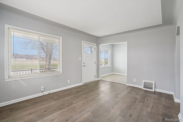 3963 S Hubbard Street, Wayne, MI 48184