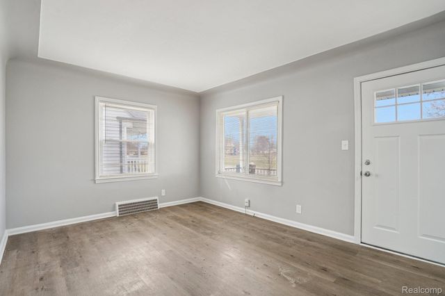 3963 S Hubbard Street, Wayne, MI 48184