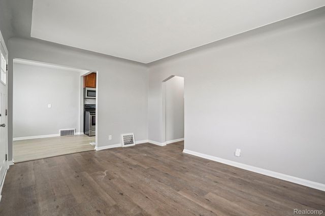 3963 S Hubbard Street, Wayne, MI 48184