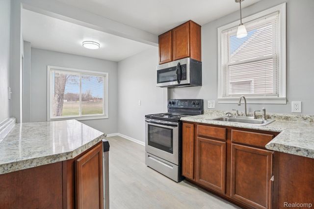 3963 S Hubbard Street, Wayne, MI 48184