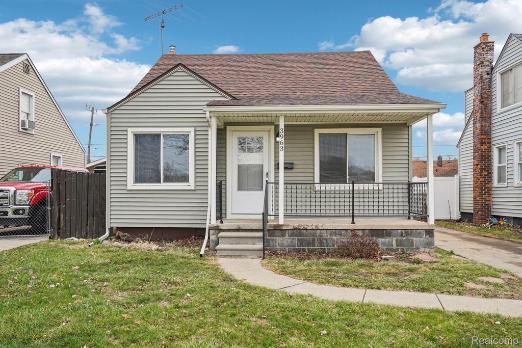 3963 S Hubbard Street, Wayne, MI 48184