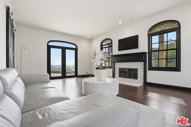 1036 El Medio Avenue, Pacific Palisades (los Angeles), CA 90272