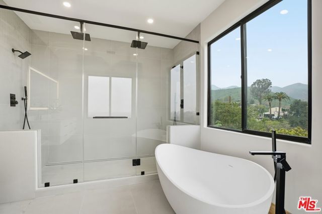 1036 El Medio Avenue, Pacific Palisades (los Angeles), CA 90272