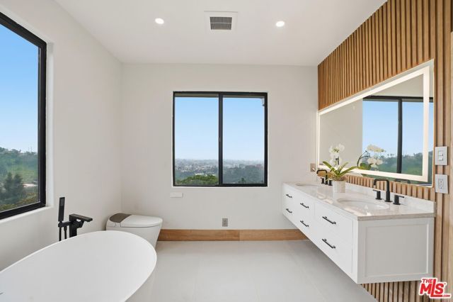 1036 El Medio Avenue, Pacific Palisades (los Angeles), CA 90272